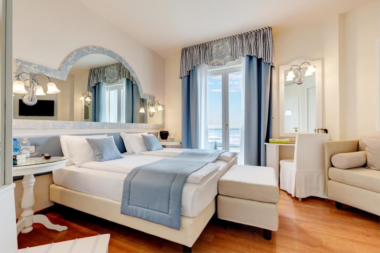 Hotel Cavalieri Palace & Suites Lido di Jesolo Bagian luar foto