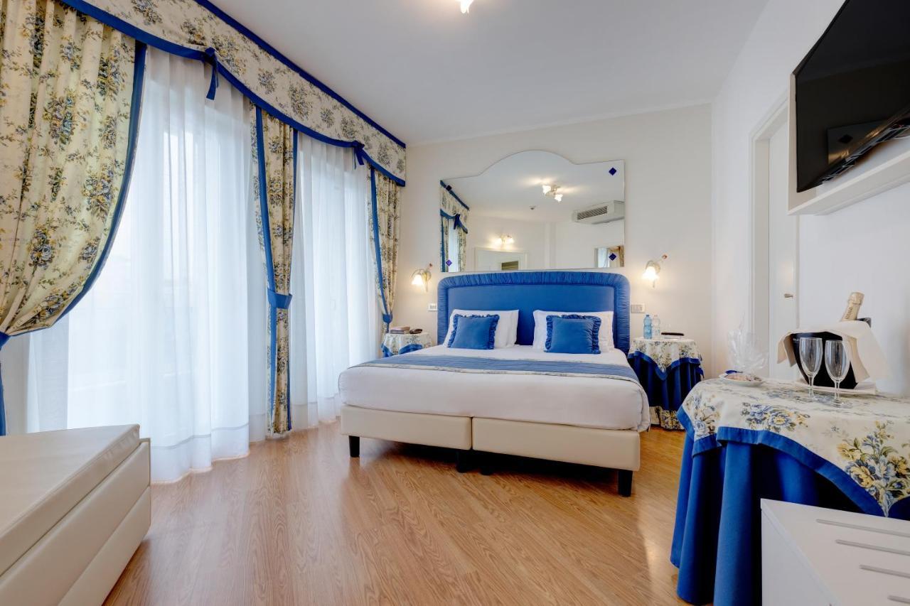 Hotel Cavalieri Palace & Suites Lido di Jesolo Bagian luar foto