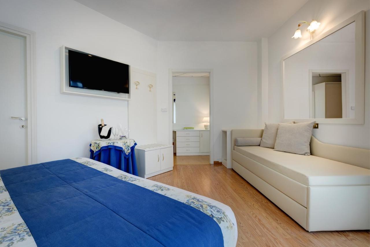Hotel Cavalieri Palace & Suites Lido di Jesolo Bagian luar foto