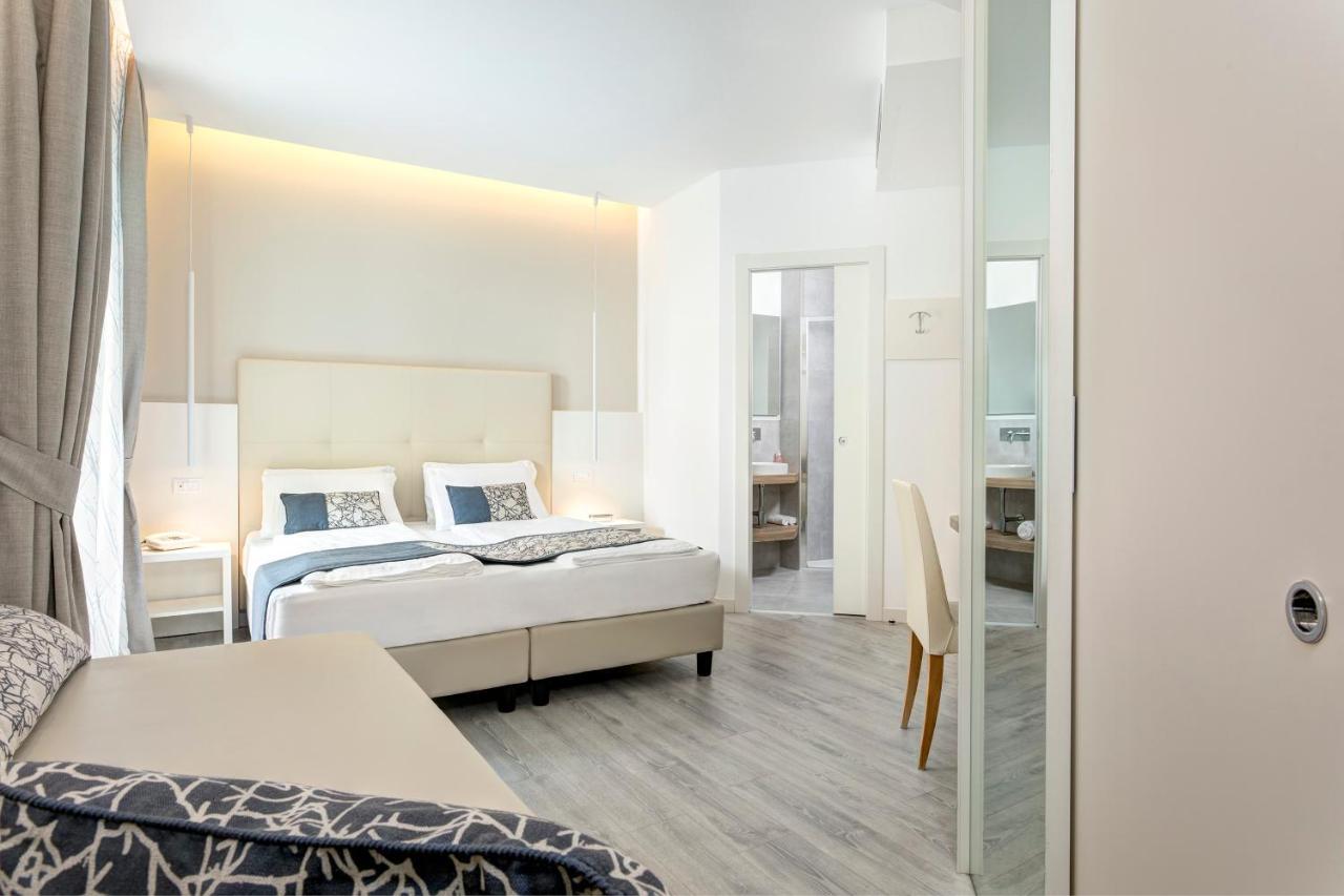 Hotel Cavalieri Palace & Suites Lido di Jesolo Bagian luar foto