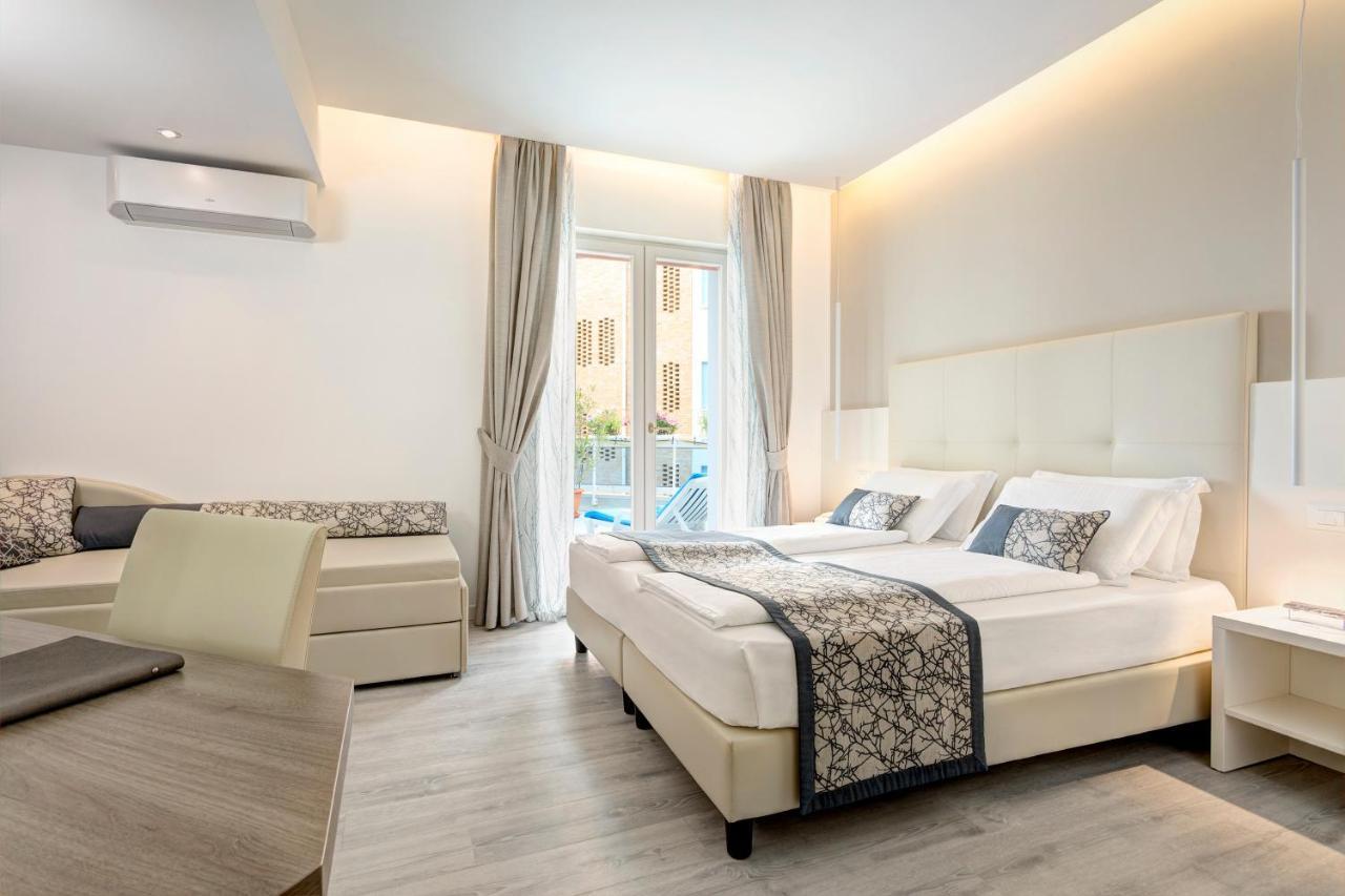 Hotel Cavalieri Palace & Suites Lido di Jesolo Bagian luar foto
