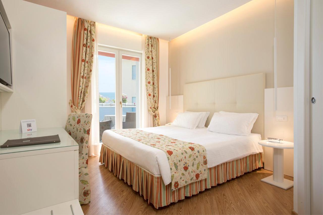 Hotel Cavalieri Palace & Suites Lido di Jesolo Bagian luar foto