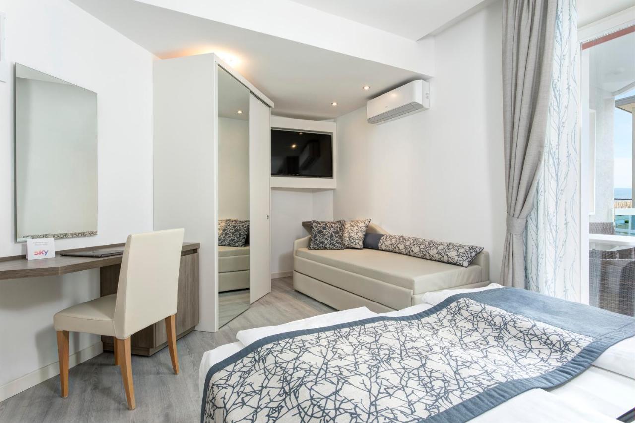 Hotel Cavalieri Palace & Suites Lido di Jesolo Bagian luar foto