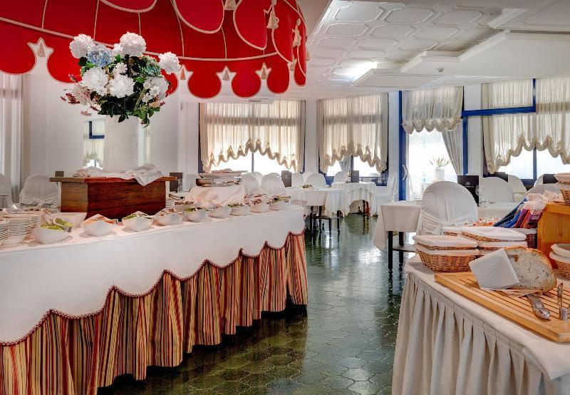 Hotel Cavalieri Palace & Suites Lido di Jesolo Bagian luar foto