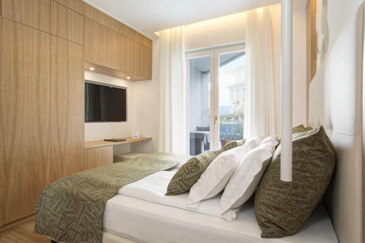 Hotel Cavalieri Palace & Suites Lido di Jesolo Bagian luar foto