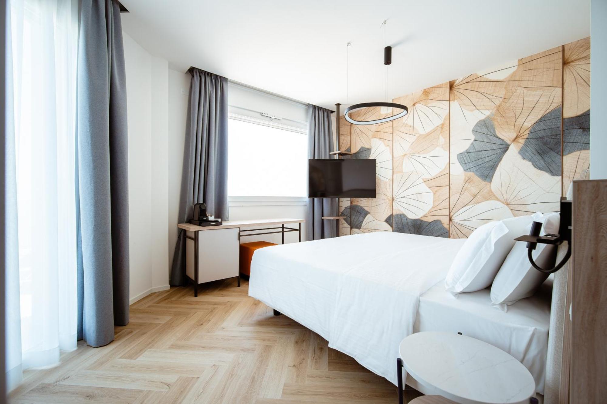 Hotel Cavalieri Palace & Suites Lido di Jesolo Bagian luar foto