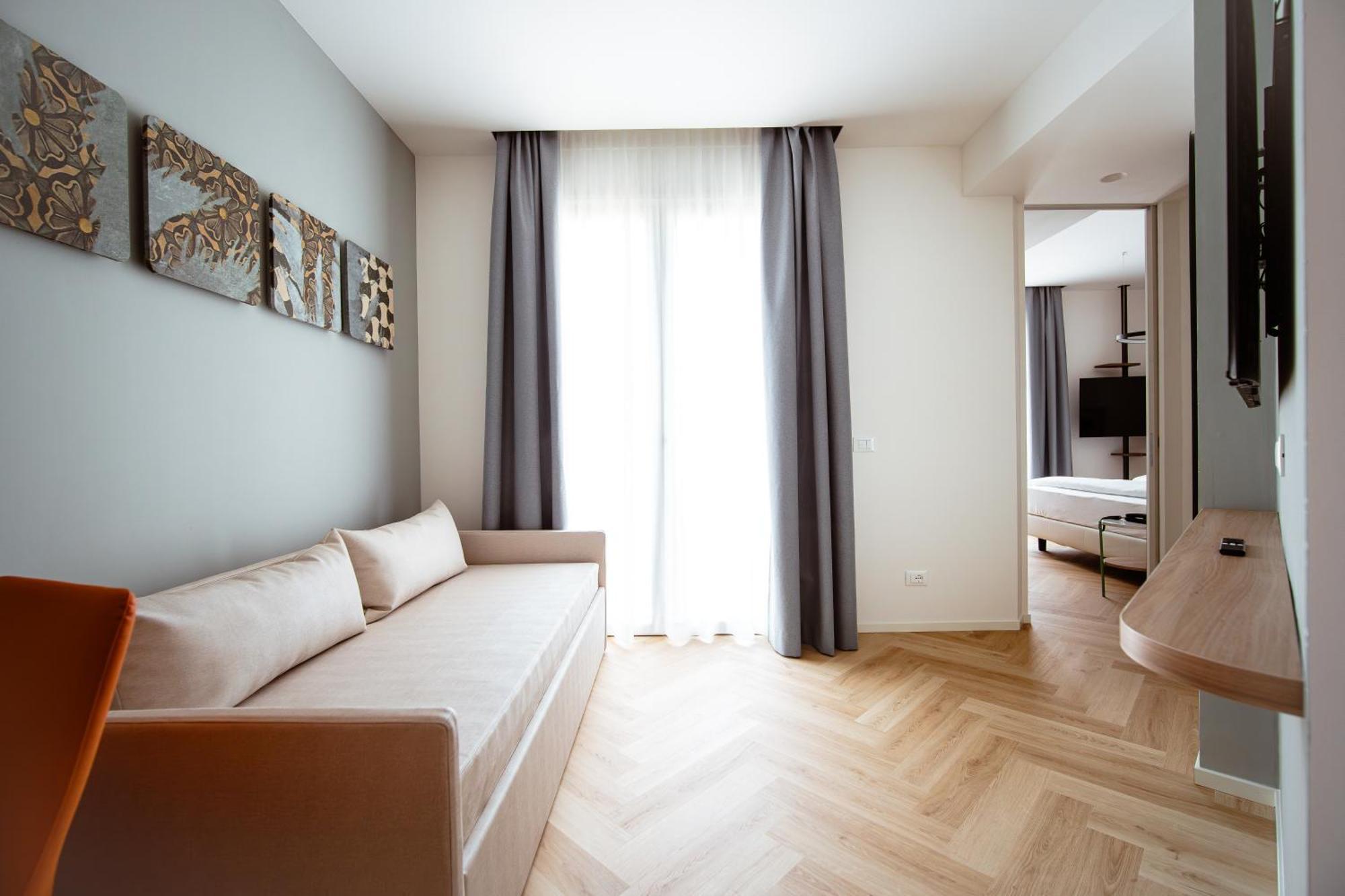 Hotel Cavalieri Palace & Suites Lido di Jesolo Bagian luar foto