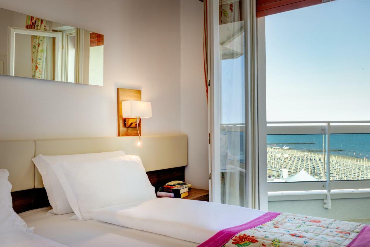 Hotel Cavalieri Palace & Suites Lido di Jesolo Bagian luar foto