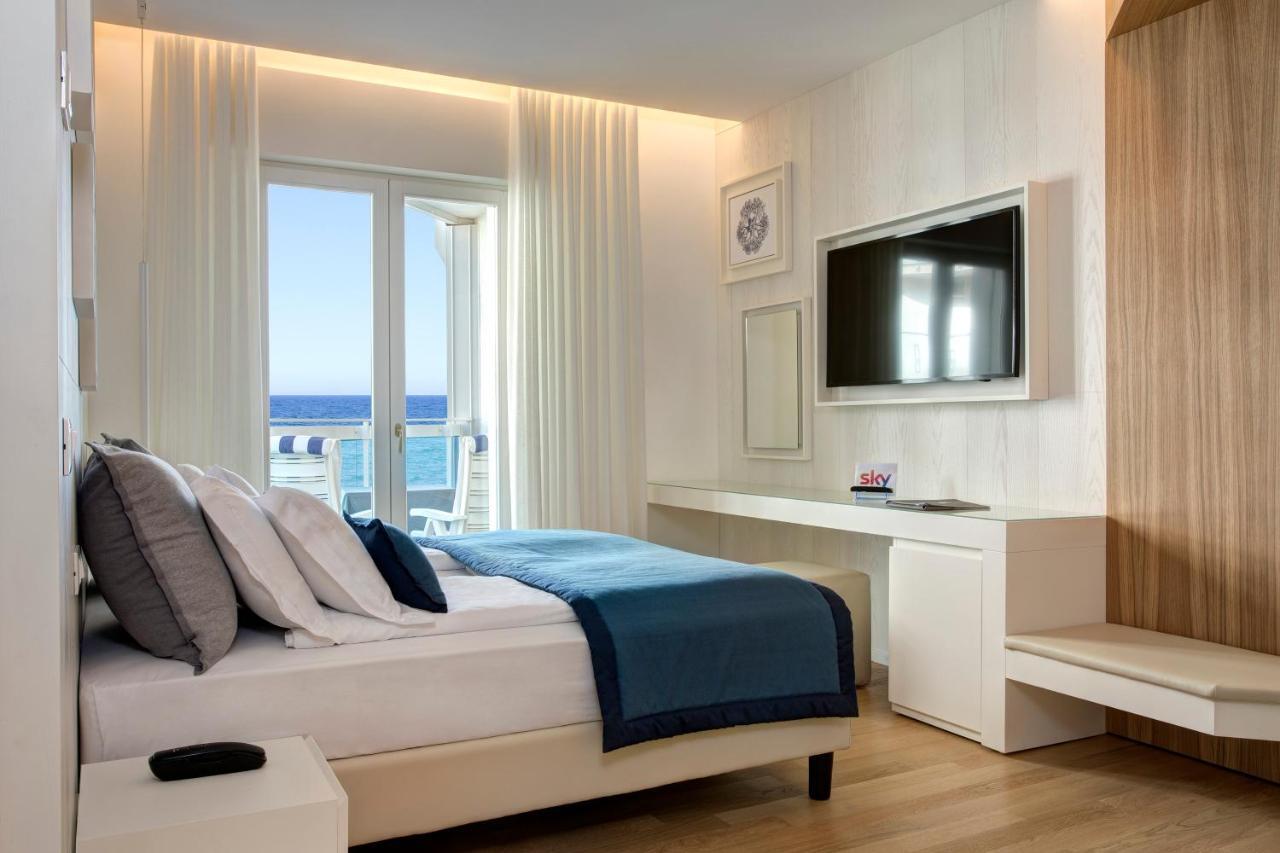 Hotel Cavalieri Palace & Suites Lido di Jesolo Bagian luar foto
